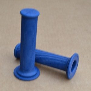 Juego Empuñaduras Trial en color azul o rojo de goma suave