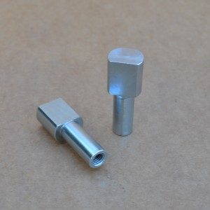 Un Par de Topes de Bloqueo de Direccion adaptados en la tija de direccion de los modelos PURSANG FRONTERA ALPINA, también pueden adaptarse a otros modelos