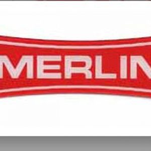 Leyenda Merlin blanca sobre base roja