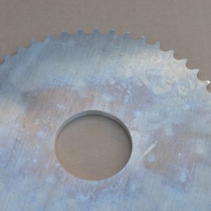 Piñón trasero de aluminio en blanco 428 pitch