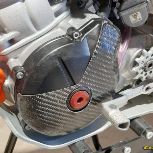 Protector tapa de encendido TRRS en fibra de carbono, parcialmente cerrado