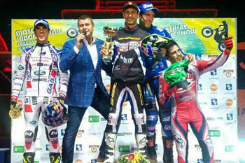 St-petersburg-Indoor-podio2