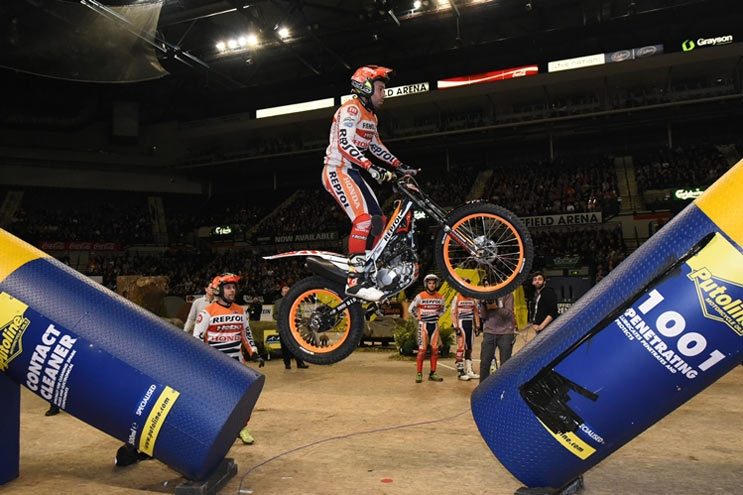 Indoor de Sheffield, Bou comienza bien el año